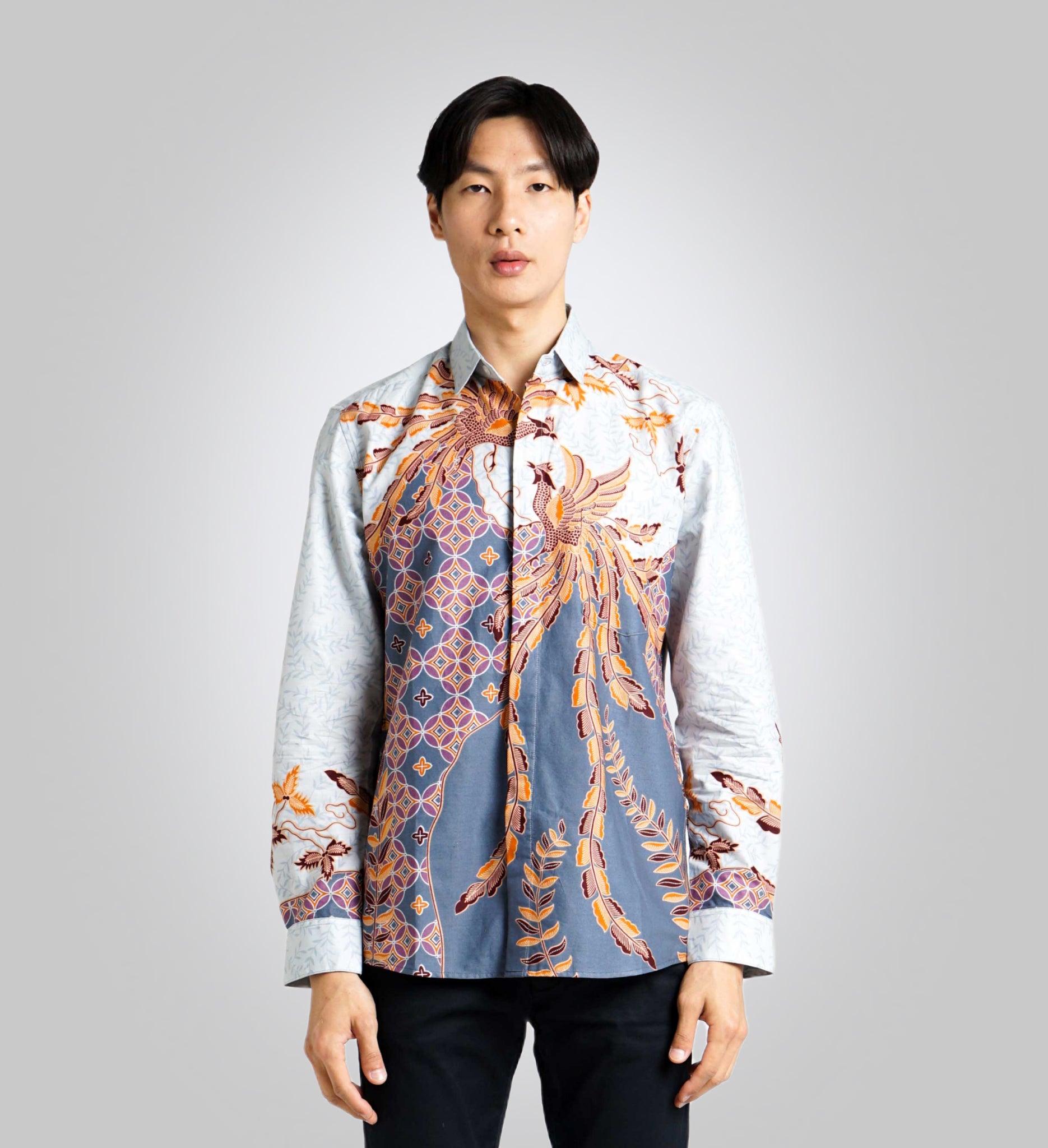 Camisa estampada roja y dorada