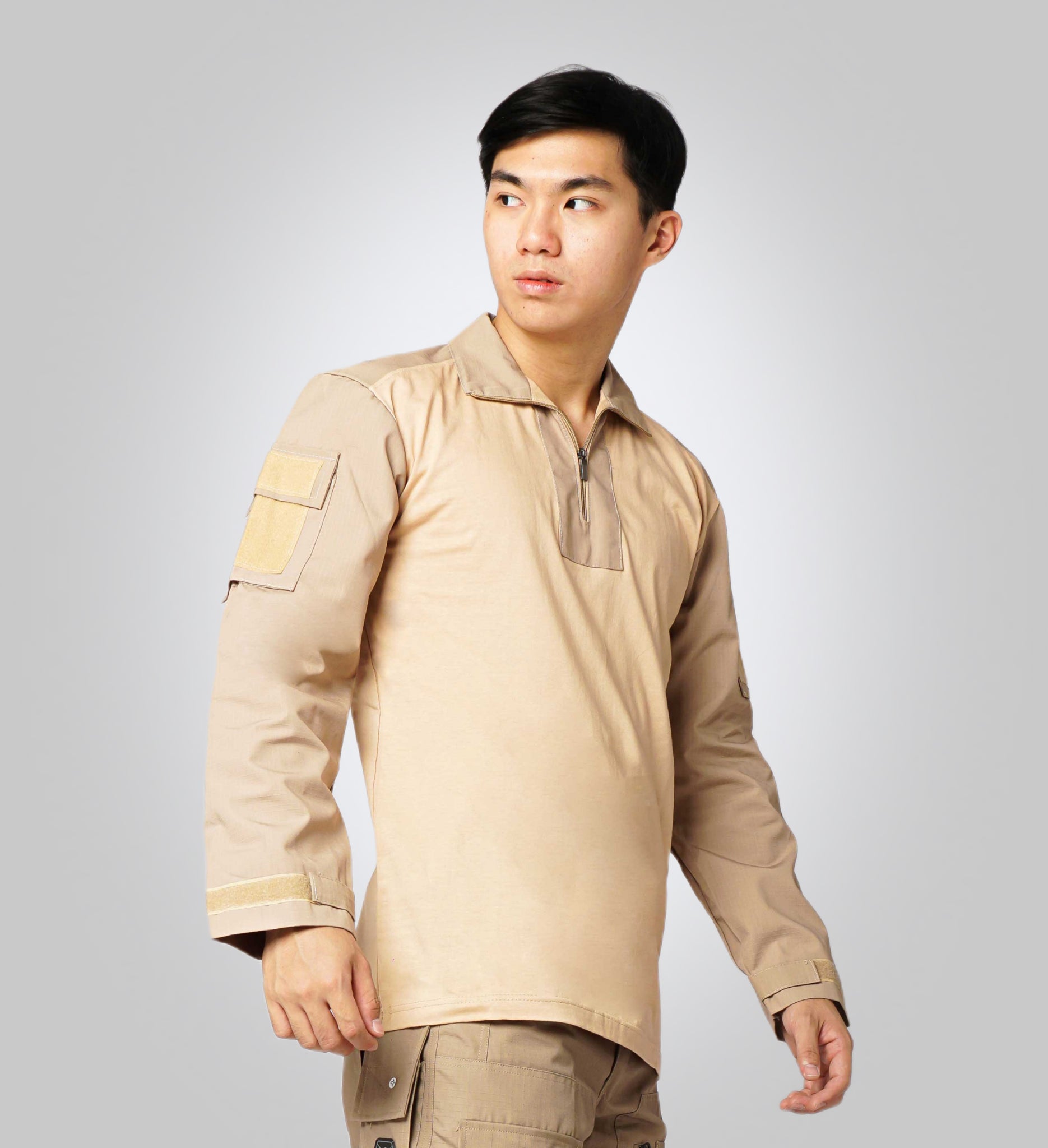 Camisa cargo con media cremallera para hombre