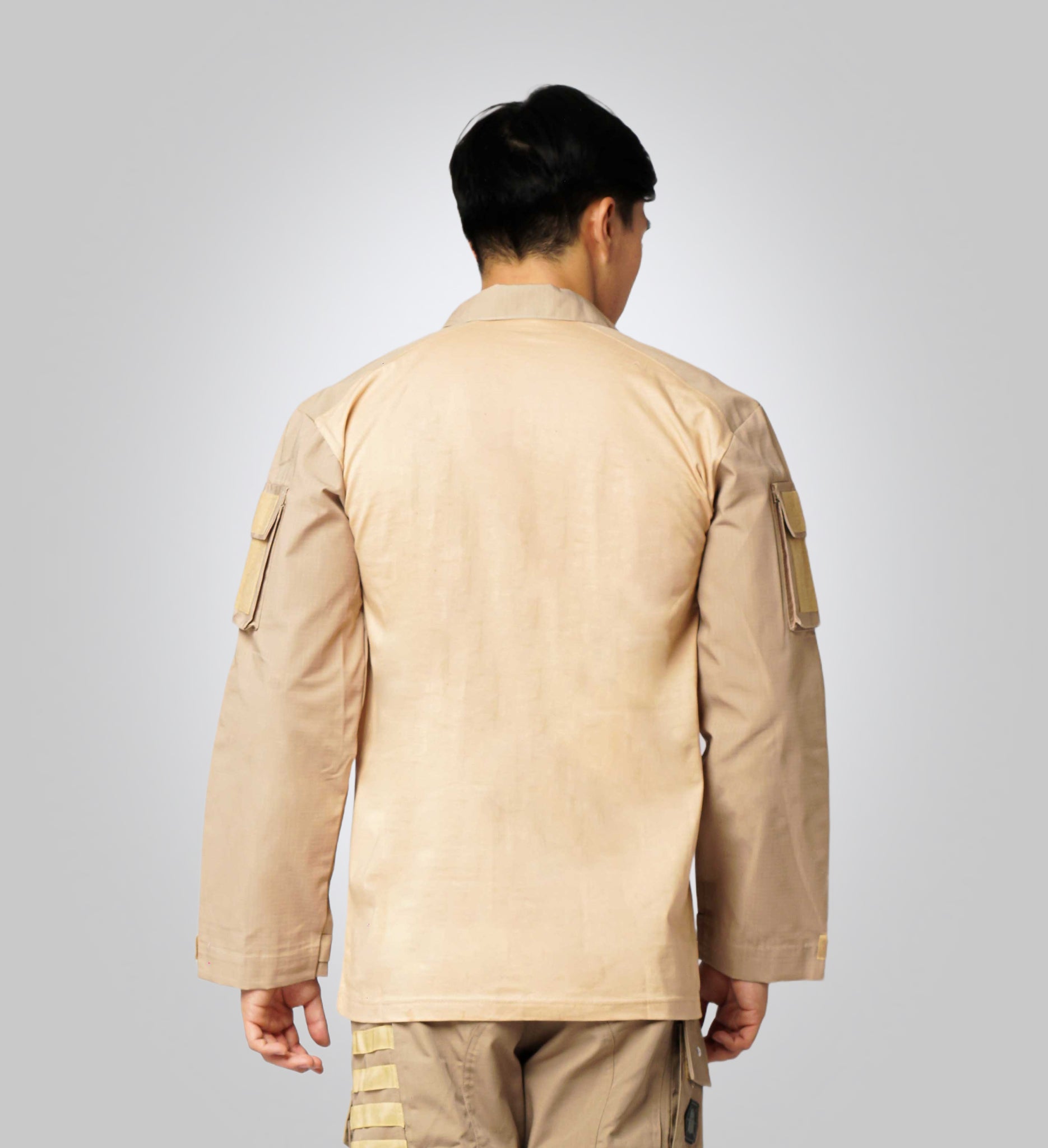 Camisa cargo con media cremallera para hombre