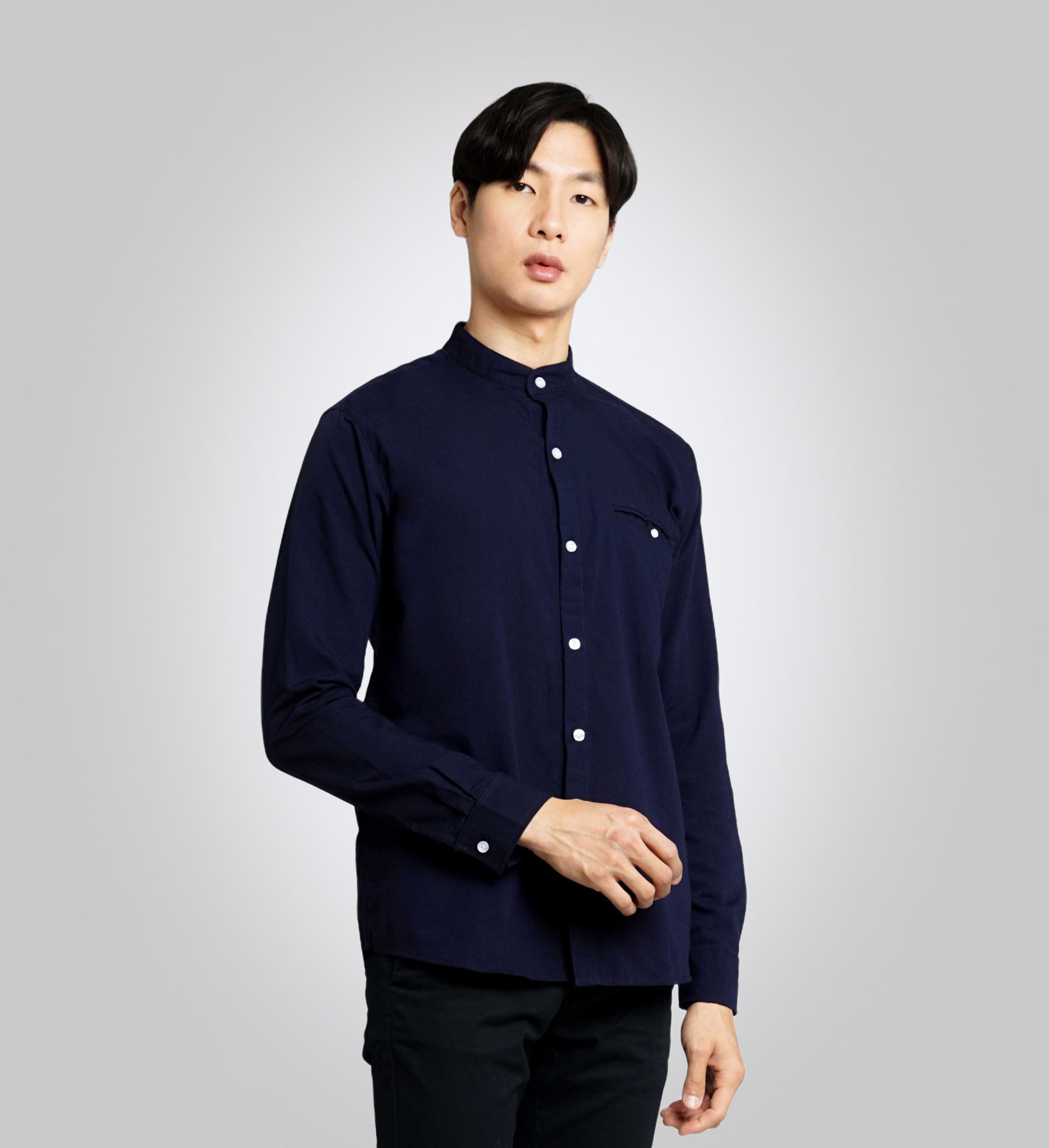 Camisa azul marino lisa