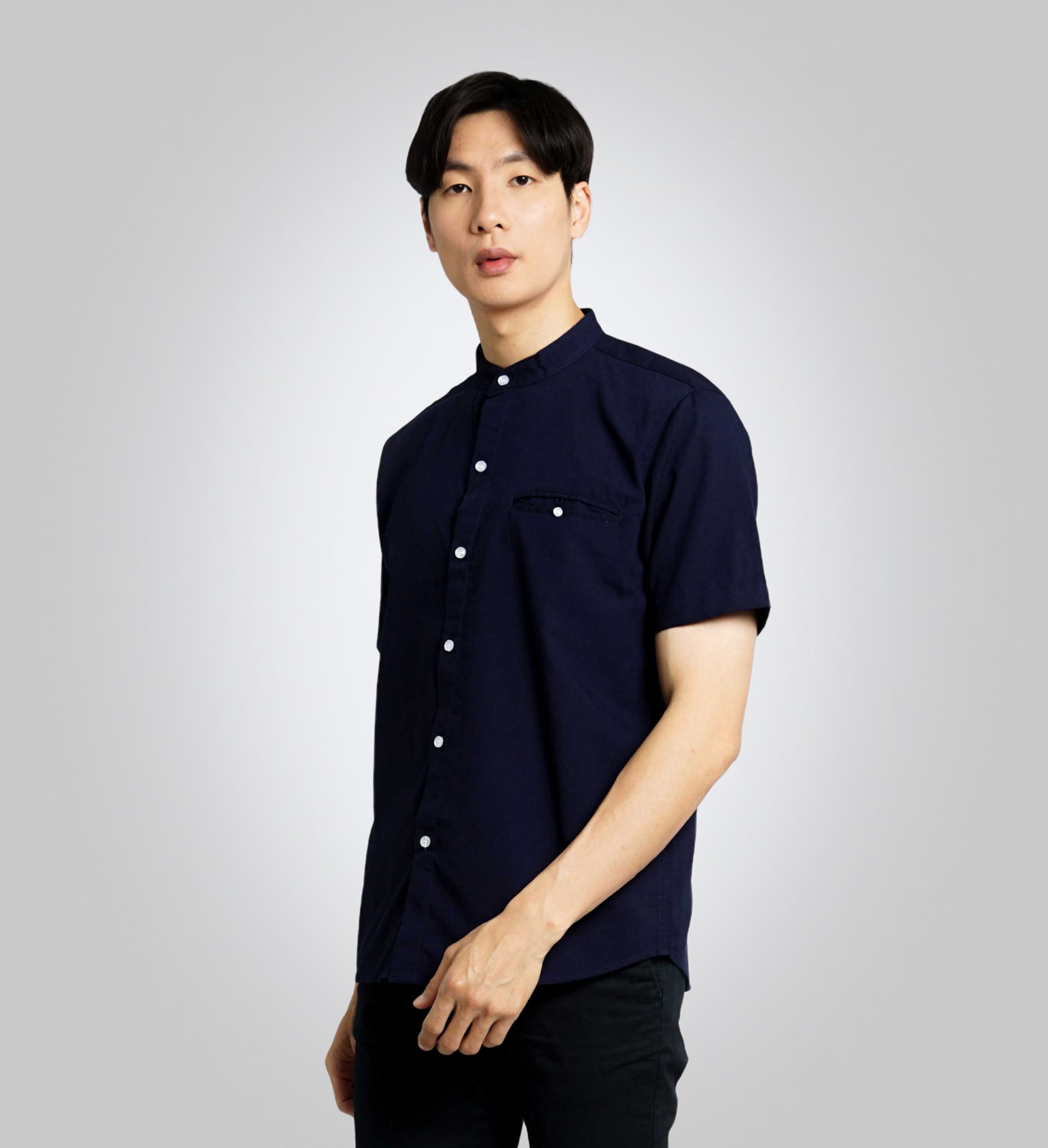 Camisa azul marino lisa
