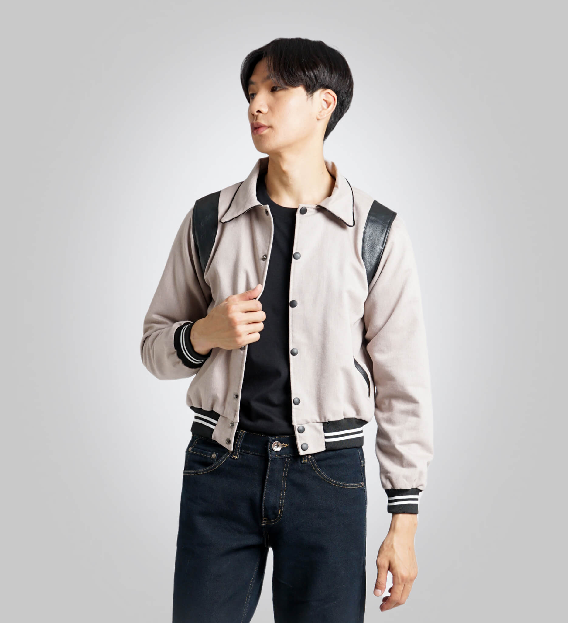 Chaqueta de béisbol gris y negra
